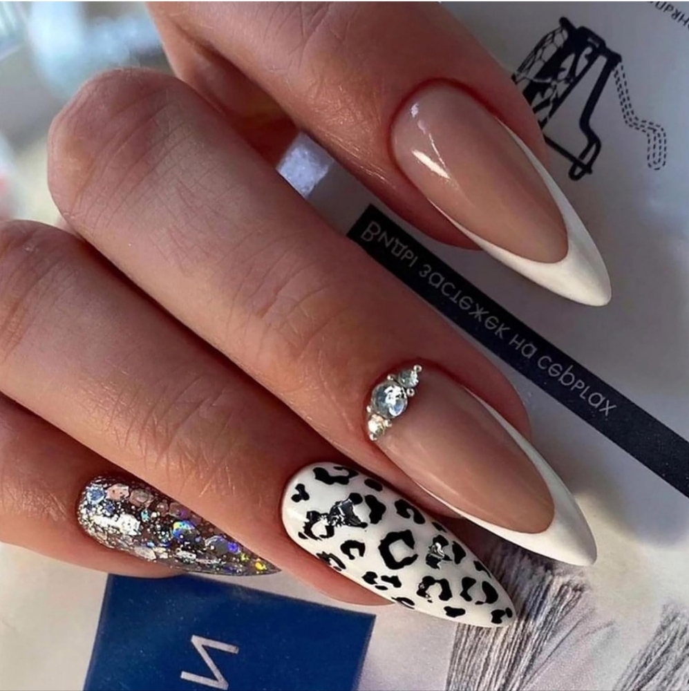 Elegant Nude and White Leopard Glitter Nails